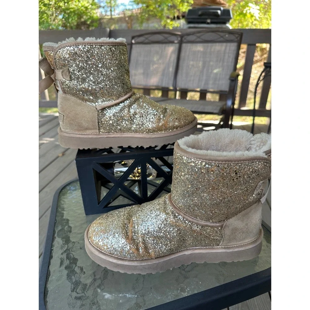 UGG Australia Glitter Mini Bailey Bow II Boots‎ Gold Shimmer Sparkle Size 7